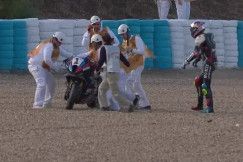 Superbike Jerez Course Superpole : Bulega fait tomber Razgatlioglu, Jerez se transforme en ring !