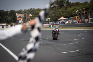 Superbike Estoril : 2 victoires au Portugal mais seulement 3 points de plus pour Toprak Razgatlioglu sur la route du titre...