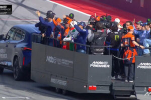 MotoGP Portugal Parade LIVE : La charette version Portimão...