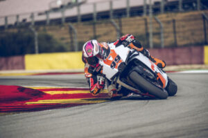 Piste : KTM lance la 990 RC R TRACK (CP)