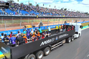 MotoGP, Brésil, Parade LIVE : La charette version brésilienne...