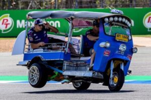 MotoGP, Tha&iuml;lande : Victoire Toprak Razgatlioglu - Jack Miller (Pramac) en cat&eacute;gorie Tuk-Tuk (Vid&eacute;o)