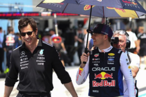F1 : bombe dans le paddock : Mercedes prête à sacrifier Russell pour attirer Verstappen ?