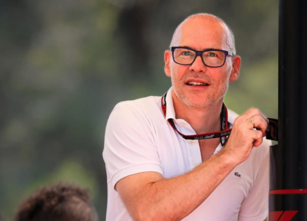 F1 - Villeneuve refroidit l'euphorie Ferrari : &laquo; Hamilton n'est toujours pas au niveau de Mercedes &raquo;