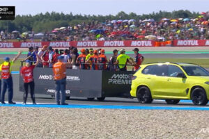 MotoGP Assen Parade LIVE : La charrette version n&eacute;erlandaise...