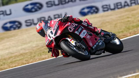 Superbike Donington FP2 : O&ugrave; est la concurrence de Ducati ? Gros crash de Mackenzie