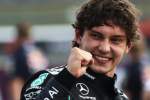 F1 - Silverstone : pole d'Antonelli, exploit d'Hadjar face à Verstappen, coup dur pour Gasly