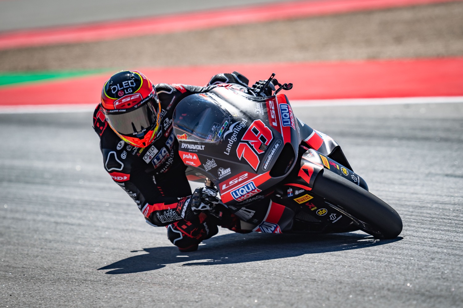 Senna Agius in sella alla sua moto, con il tempo record del circuito, durante le qualifiche a Misano