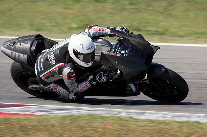 Tests Aprilia à Misano : Les grandes manœuvres avec Di Meglio